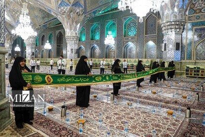 افطار در حرم مطهر رضوی