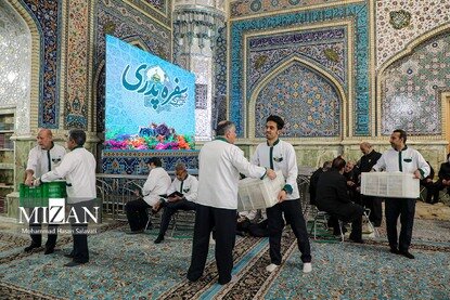 افطار در حرم مطهر رضوی