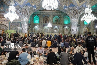 افطار در حرم مطهر رضوی