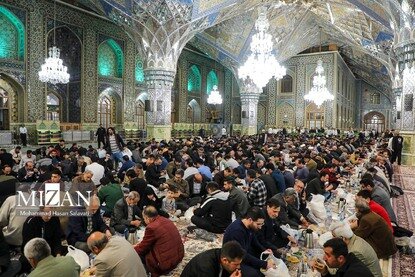 افطار در حرم مطهر رضوی