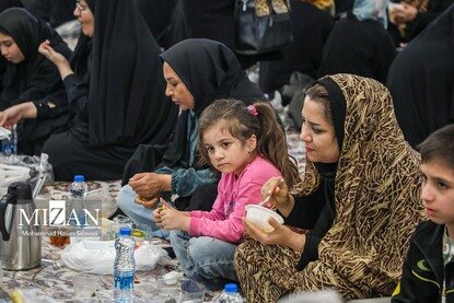 افطار در حرم مطهر رضوی