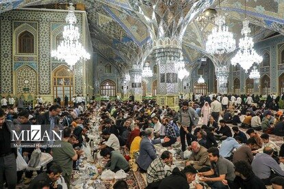 افطار در حرم مطهر رضوی