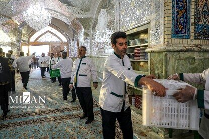 افطار در حرم مطهر رضوی