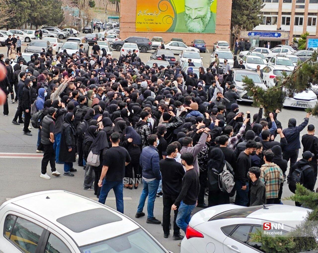صدای دانشجویان در دانشگاه‌ها: دهان هتاکان به مقدسات را خرد می‌کنیم! + فیلم