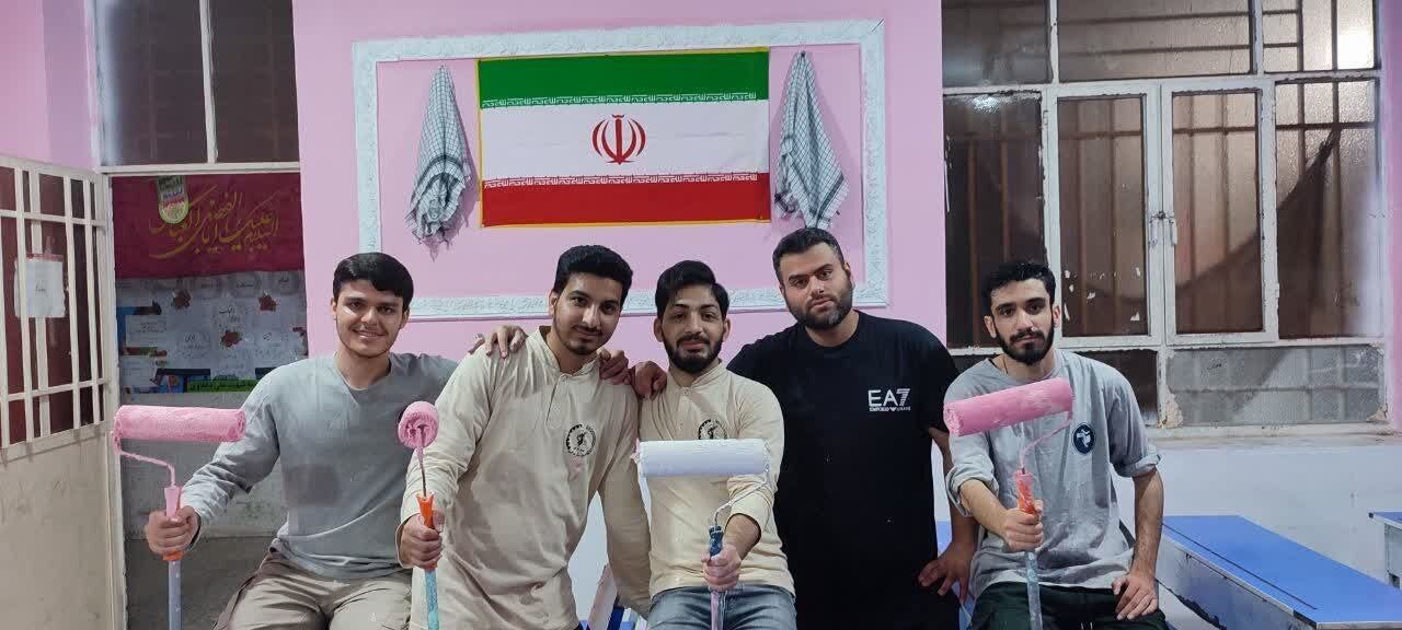رنگ امید بر دیوارهای عین دو؛ جهادگران دانشگاه فرهنگیان فضای آموزشی منطقه محروم اهواز را بهسازی کردند