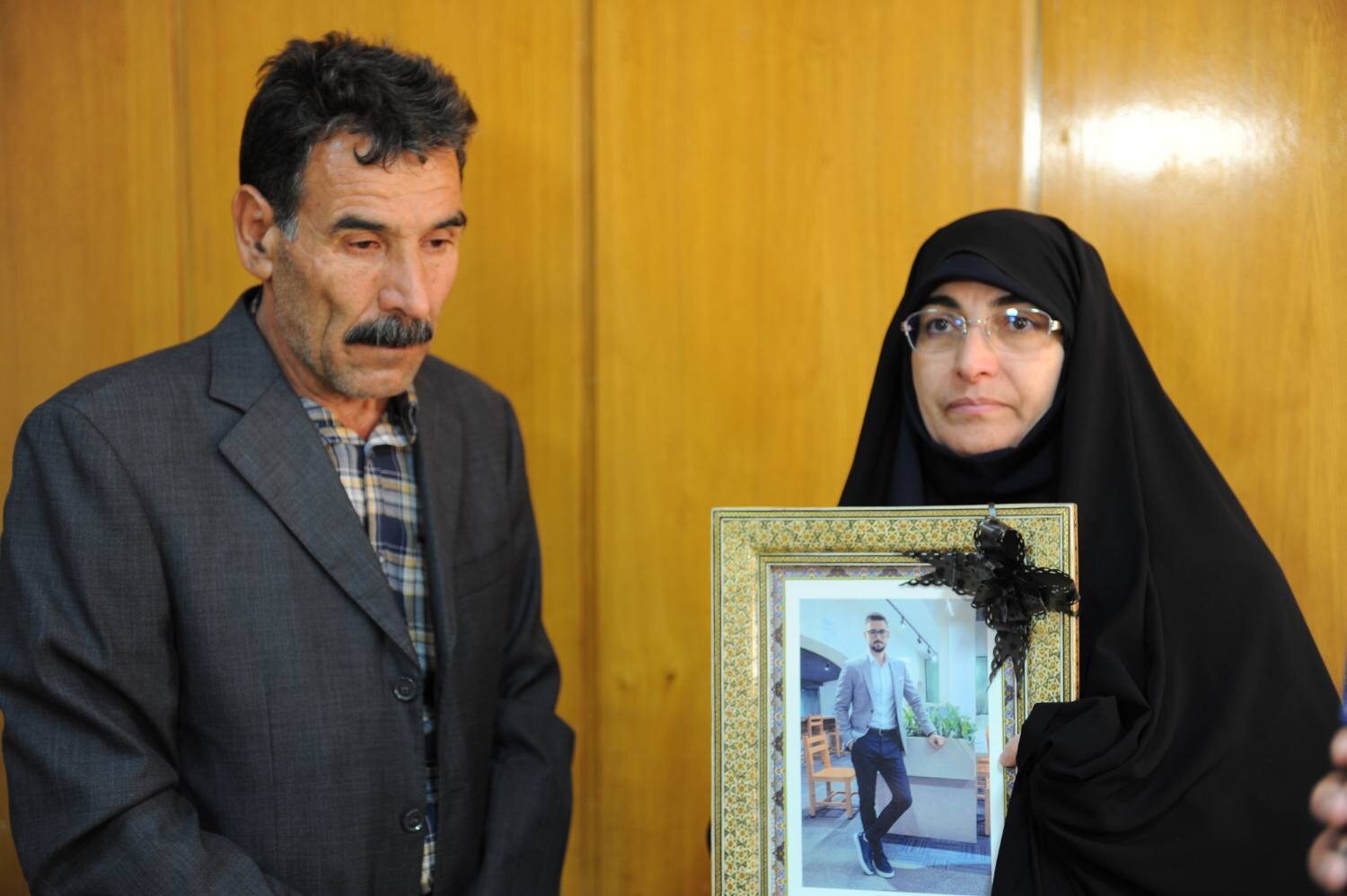 حضور خانواده مرحوم محمدمهدی محمدی در دانشگاه علم و صنعت ایران/ علت فوت در دست بررسی + تصاویر