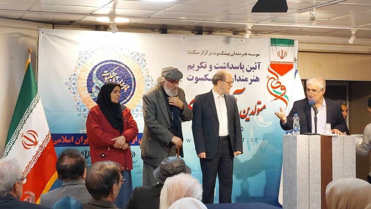 دست به دامن اجنبی شدن برای بمباران ایران خارج از عقلانیت است