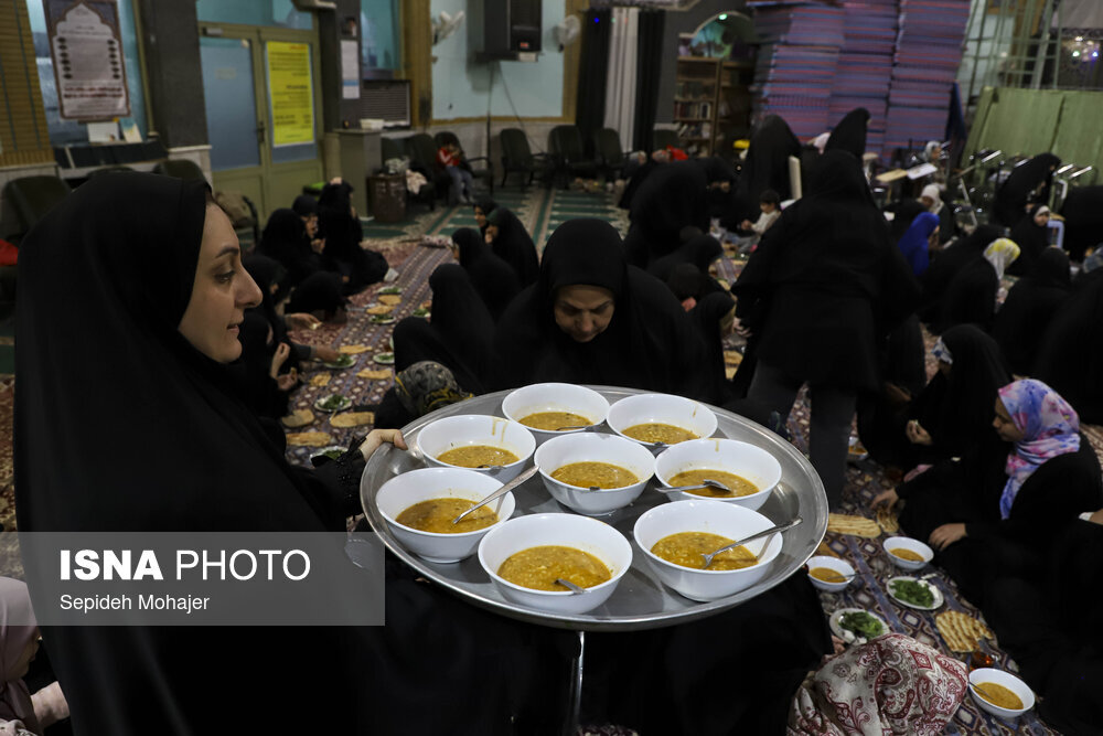 افطاری ساده؛ مسجد المنتظر در مشهد