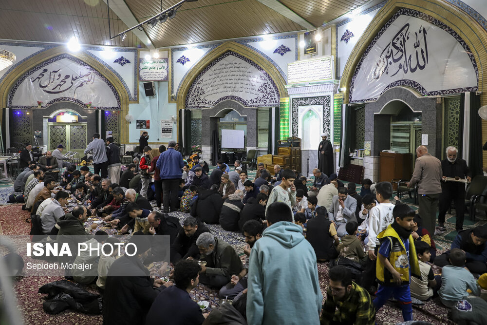 افطاری ساده؛ مسجد المنتظر در مشهد