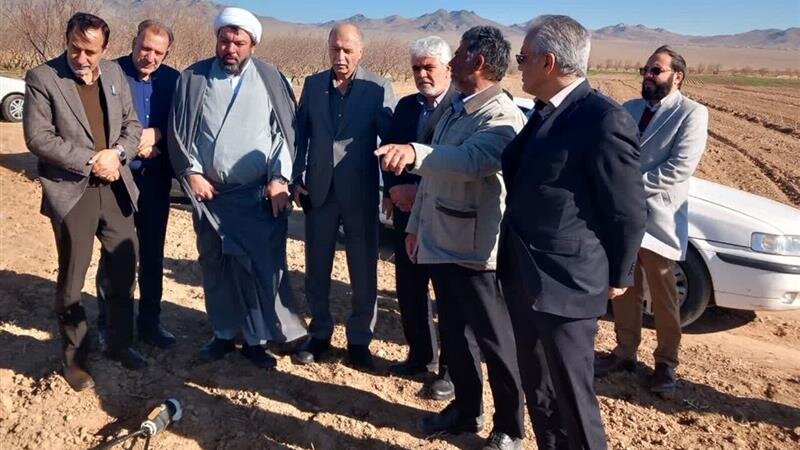 جهش تولید با تجهیز ۲۰ هکتار از باغات پسته زرندیه به سامانه آبیاری‌نوین