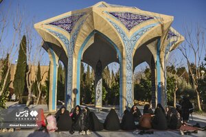 عکس/ ضیافت افطار در جوار مقبره بی چراغ شهدای گمنام