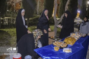 عکس/ ضیافت افطار در جوار مقبره بی چراغ شهدای گمنام