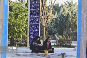 عکس/ ضیافت افطار در جوار مقبره بی چراغ شهدای گمنام