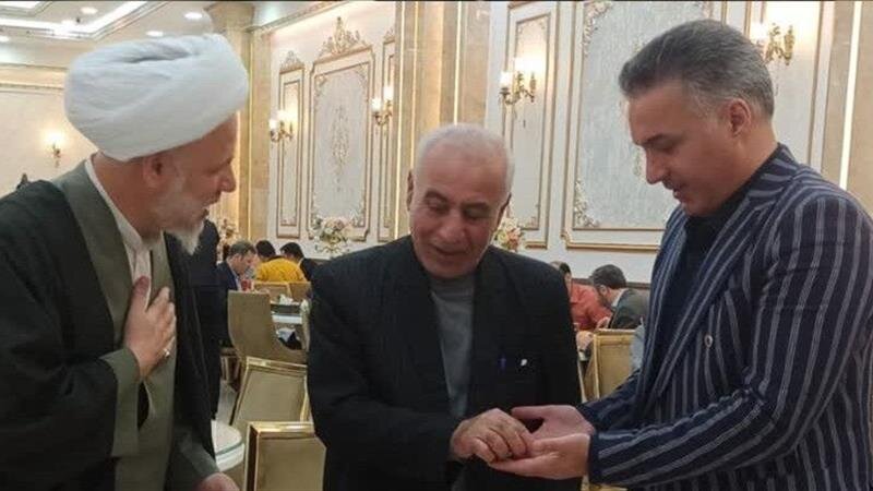 انگشتر امام جمعه ساوه صرف آزادی زندانیان شد/ کمک ۶۰ میلیاردی خیران