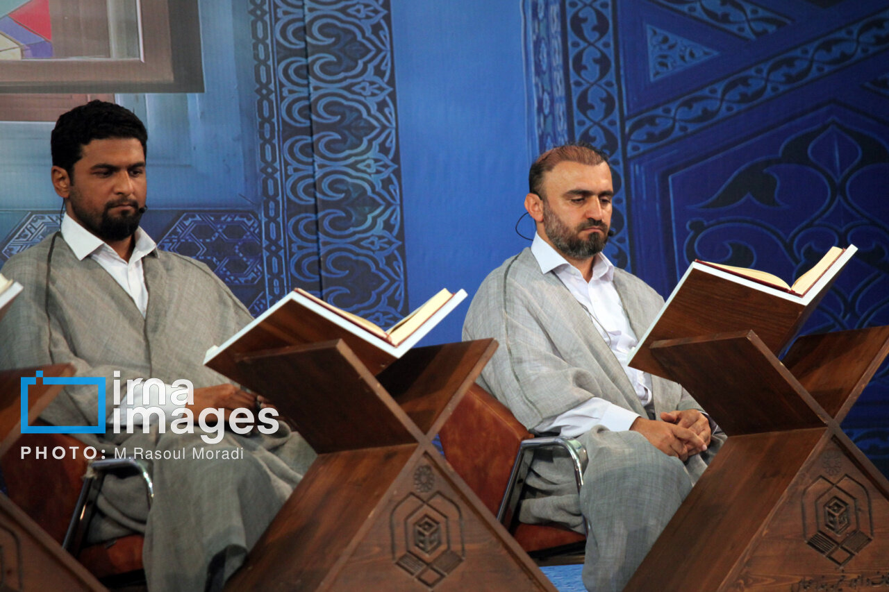 جزءخوانی قرآن در امامزاده سیدمظفر(ع) بندرعباس