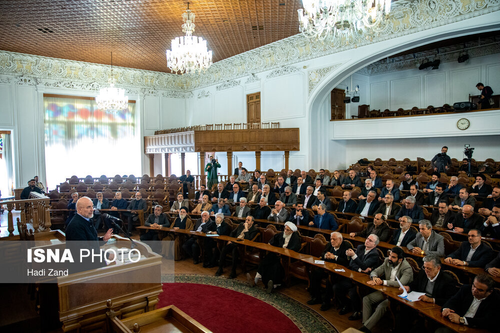 عکس/ نشست فعالان اقتصادی و اصناف با رئیس مجلس