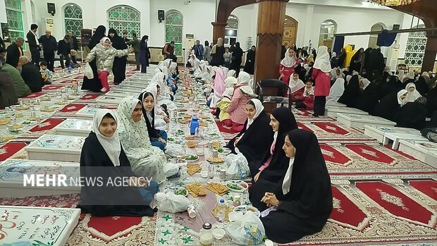 «جشن روزه اولی ها» در آستانه اشرفیه برگزار شد