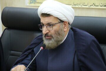 «ابرپرچم زندگی با آیههای قرآنی» بر بلندای شهر اردبیل نصب شد