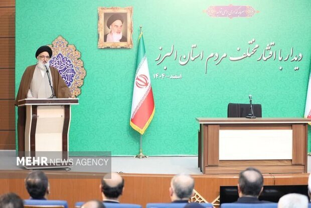 امام‌جمعه کرج: عدالت به معنای ایجاد احساس امنیت، اعتماد و امید در جامع