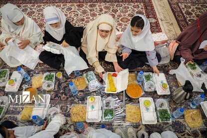 جشن عبادت و ضیافت افطار دختران روزه اولی در حرم مطهر رضوی