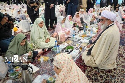جشن عبادت و ضیافت افطار دختران روزه اولی در حرم مطهر رضوی