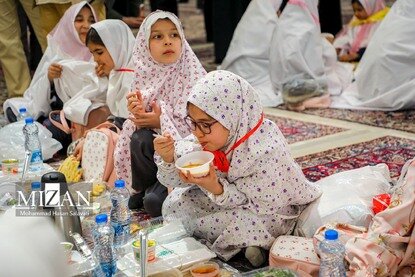 جشن عبادت و ضیافت افطار دختران روزه اولی در حرم مطهر رضوی