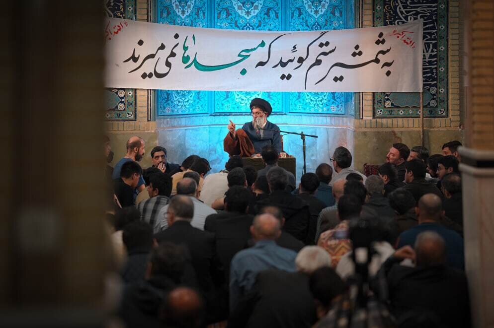مداحی متفاوت سید مجید بنی فاطمه در ستایش قرآن / «یا حسن» در محله هاشمی تهران طنین انداز شد + فیلم و عکس