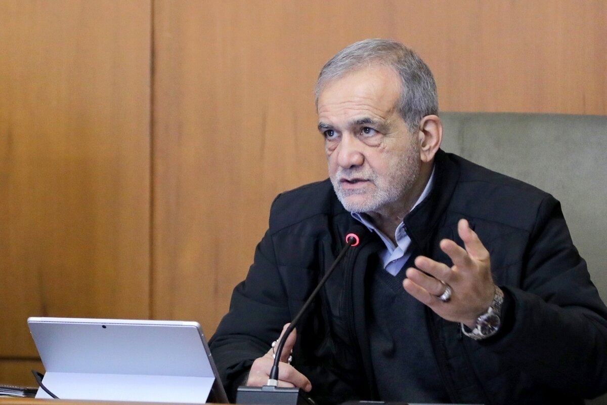 انتقاد رئیس جمهور از اتاقهای بزرگ مدیریتی در دستگاههای دولتی + فیلم
