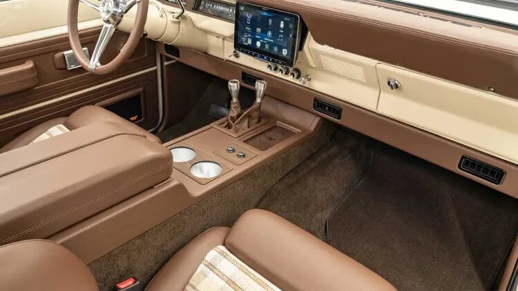 احیای جذاب شاسی‌بلند کلاسیک اینترنشنال با پیشرانه V8 کوروت