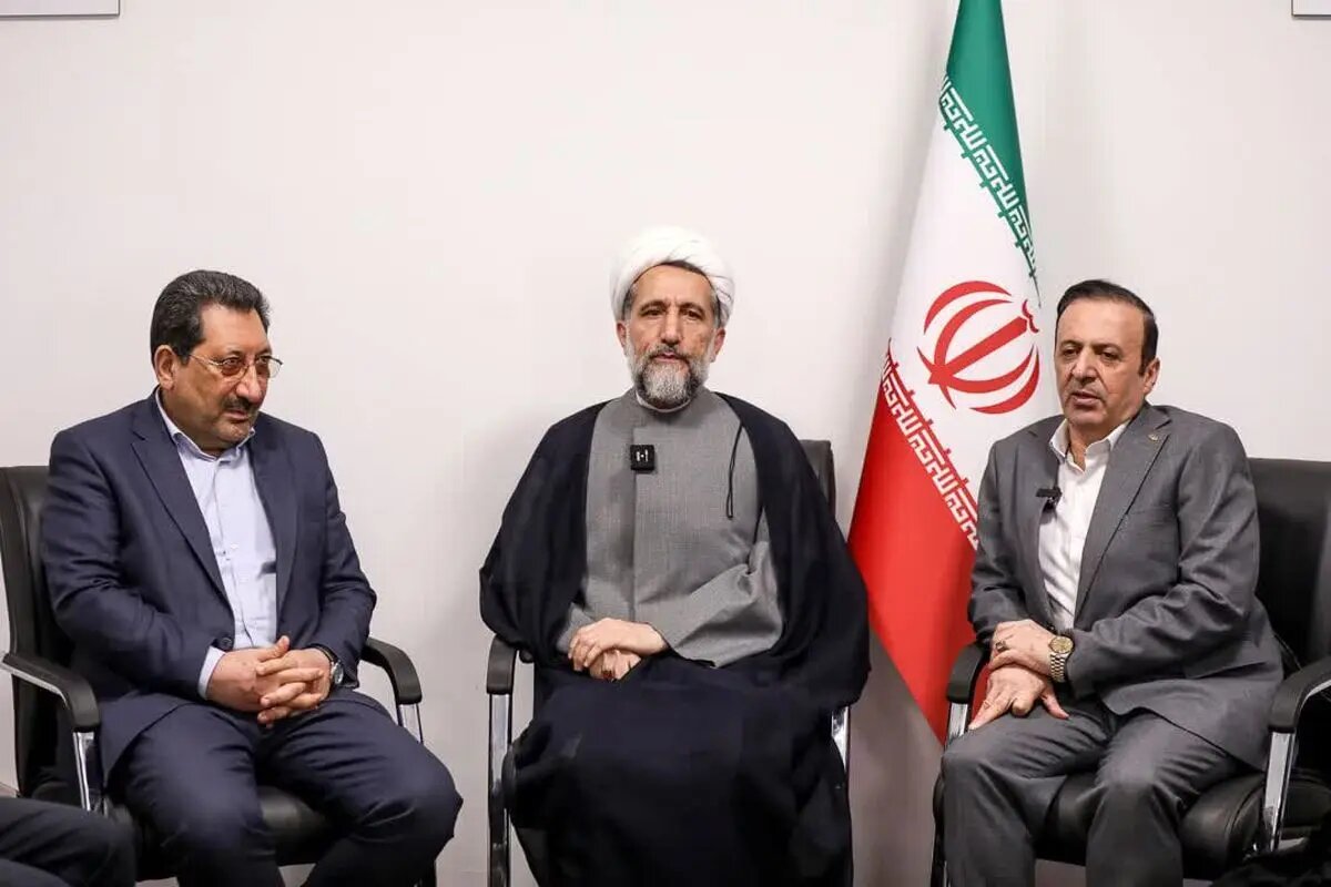 بانک مرکزی ایران در سیاستهای اقتصادی کشور دخالت نکند
