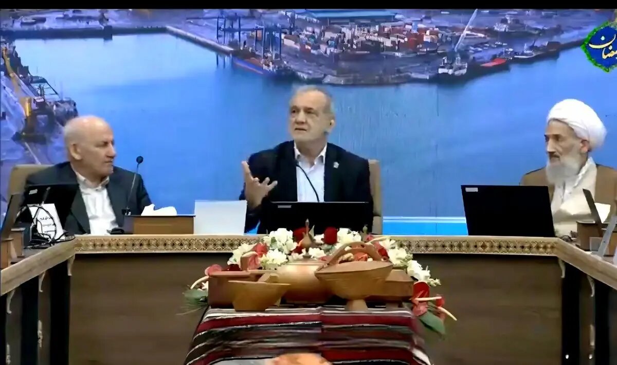 تأکید رئیسجمهور بر تمرکززدایی و واگذاری اختیارات به استانها/ رضایت مردم، ملاک اصلی سنجش کارآمدی دولت است