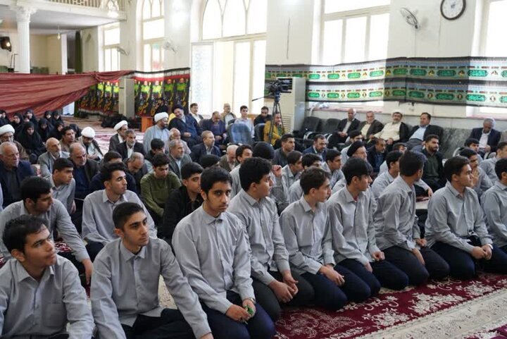 محفل قرآنی «زندگی با آیهها» در حوزه «کمالیه» خرمآباد برگزار شد