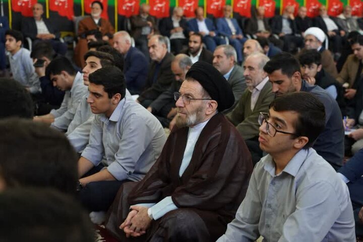 محفل قرآنی «زندگی با آیهها» در حوزه «کمالیه» خرمآباد برگزار شد
