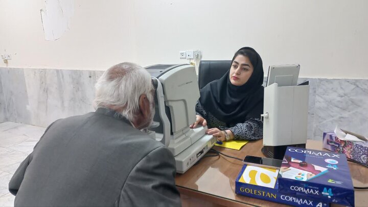 ۳۰۰۰ مددجوی کمیته امداد بوشهر خدمات چشم پزشکی دریافت میکنند