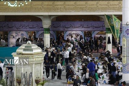 افطار در حرم کریمه اهل بیت (ع)
