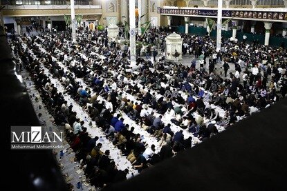 افطار در حرم کریمه اهل بیت (ع)
