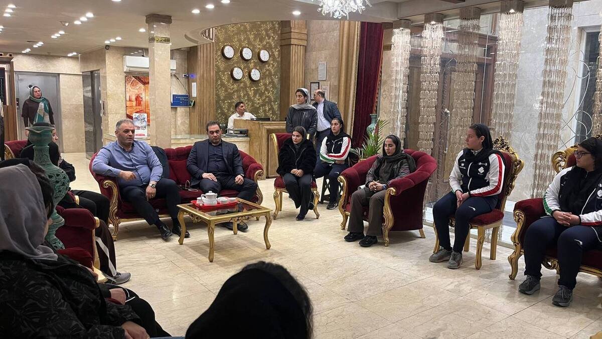 بازدید انوشیروانی از اردوی دختران وزنهبردار