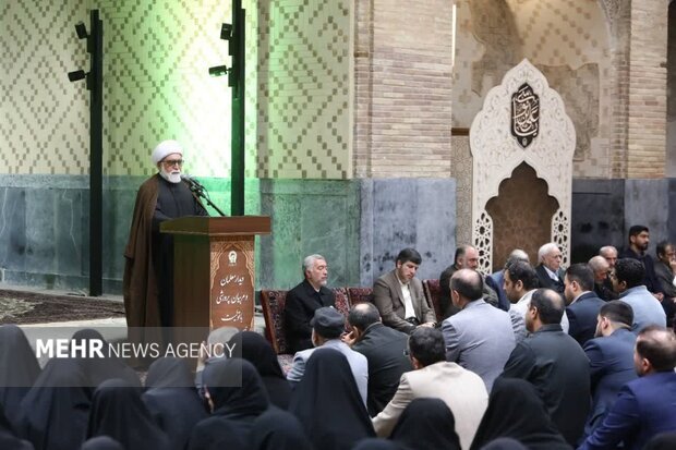 گفتگوی اقناعی و پرهیز از دوگانهسازی، شرط جذب حداکثری نسل جوان است
