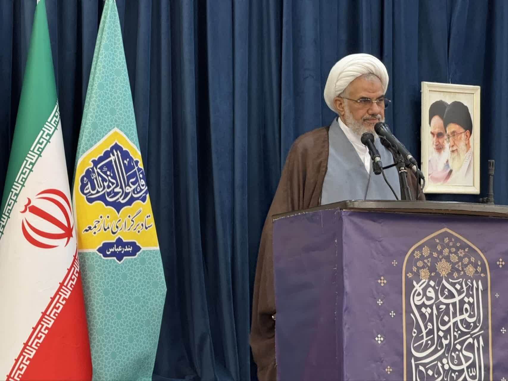 توان دفاعی ایران پیام اقتدار به دشمنان است/مسئولان برای پاسخگویی به دانشگاهها بروند