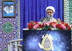 امام جمعه کرمان: دشمن با نگه‌داشتن سایه جنگ بر کشور می‌خواهد مردم را منفعل کند