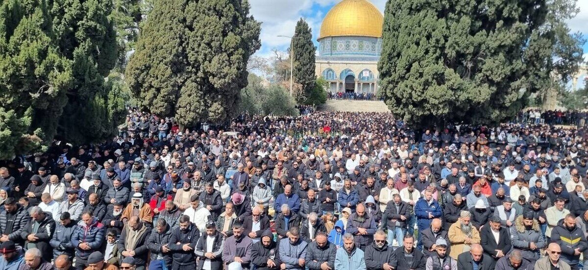 حضور هزاران نمازگزار در دومین هفته ماه مبارک رمضان در مسجدالاقصی + فیلم