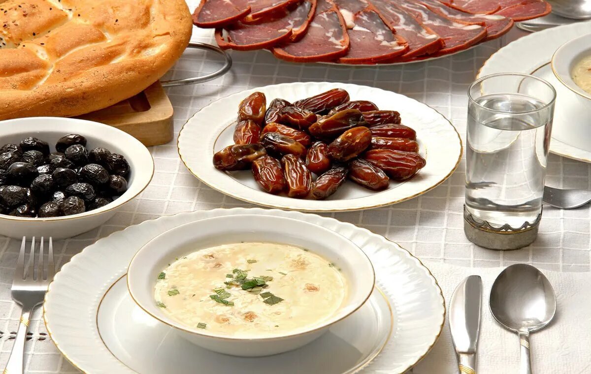 بهترین پیش غذای لطیف سفره افطار؛ در وعده افطار حتما آش بخورید