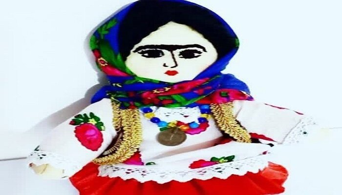 عروسک‌های بومی و محلی با پوشش لباس محلی استان زنجان، جلوه‌ای از هنر دست هنرمند ابهری