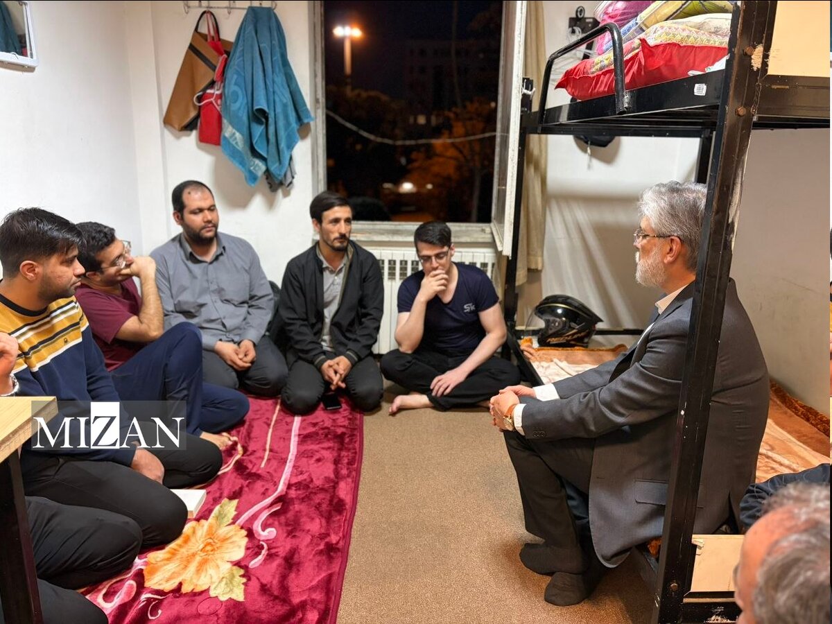 وزیر علوم نقدها و حرفهای صریح دانشجویان خوابگاهی دانشگاه تهران را شنید