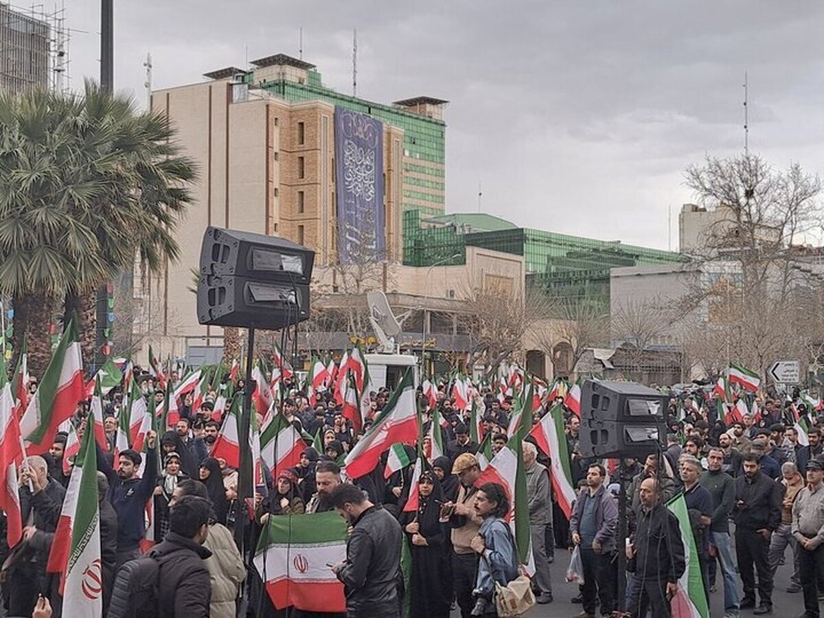 یک شهروند در گفتگو با SNNTV: آمریکا و رژیم صهیونیستی قطعا پشیمان خواهند شد/ همبستگی مردم خیلی بیشتر از جنگ دوازده روزه است + فیلم