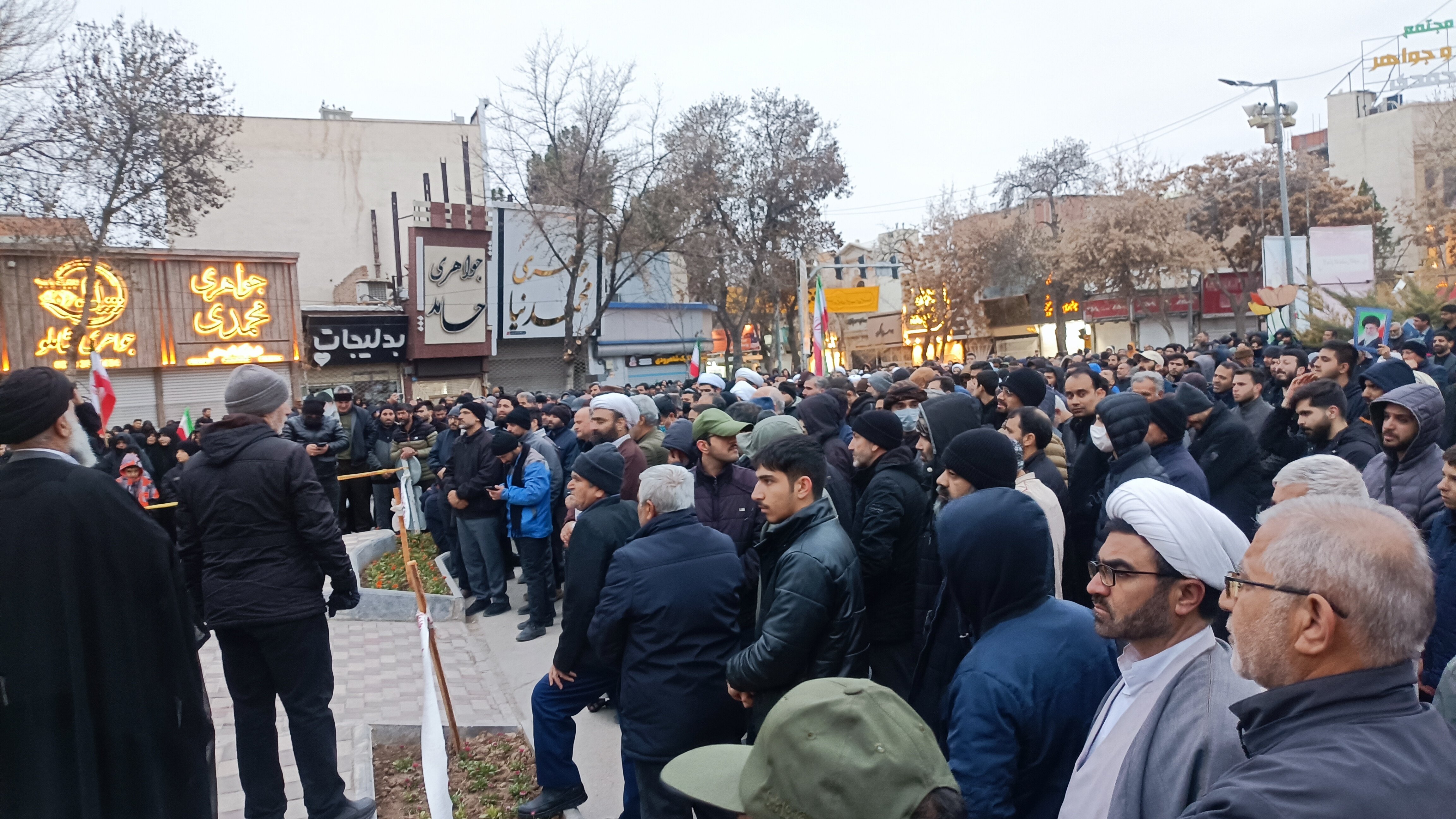 عزاداری خودجوش مردم بجنورد در سوگ شهادت امام خامنه ای
