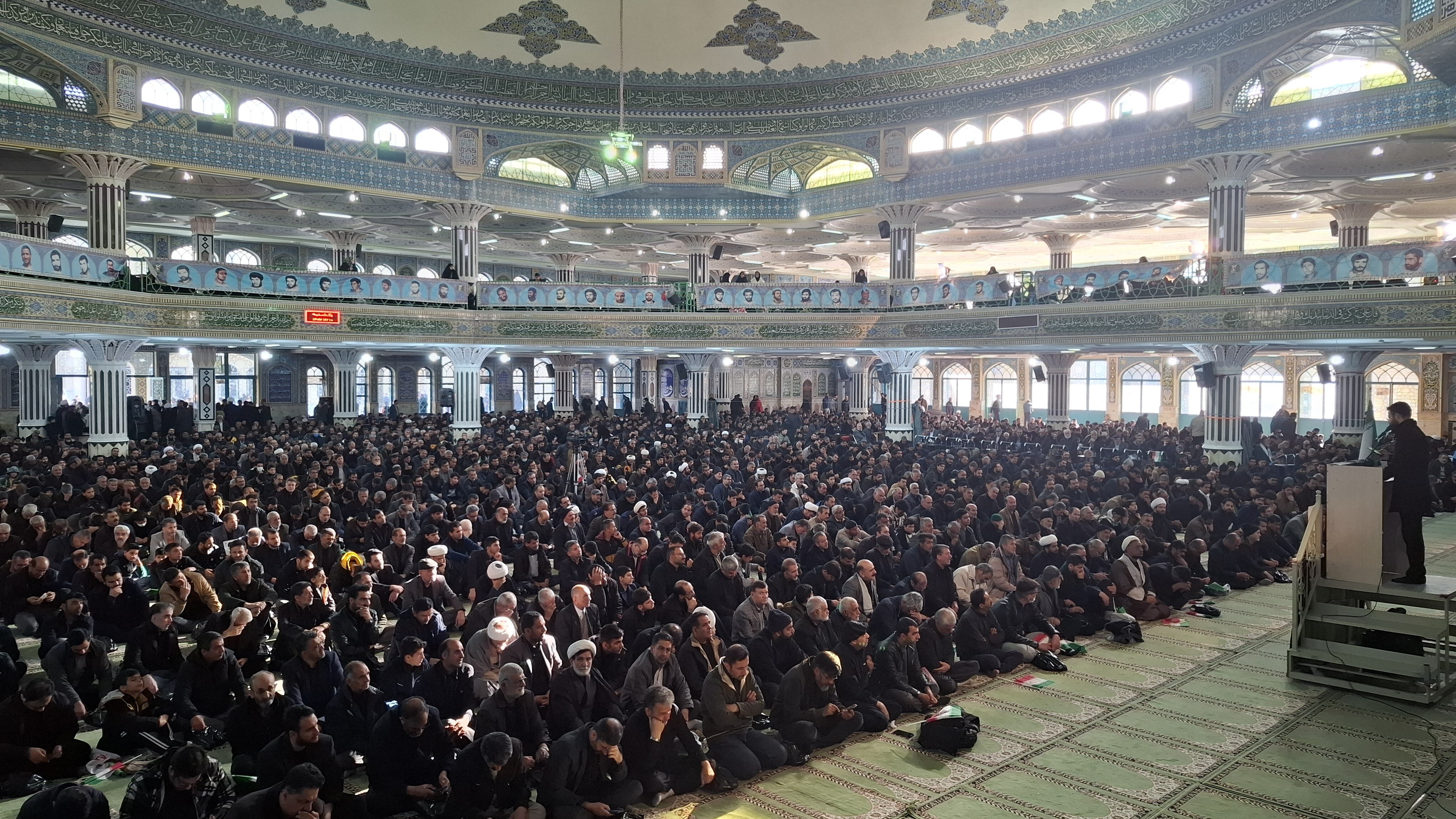 تجمع مردم داغدار چهارمحال و بختیاری در مصلی شهرکرد + فیلم