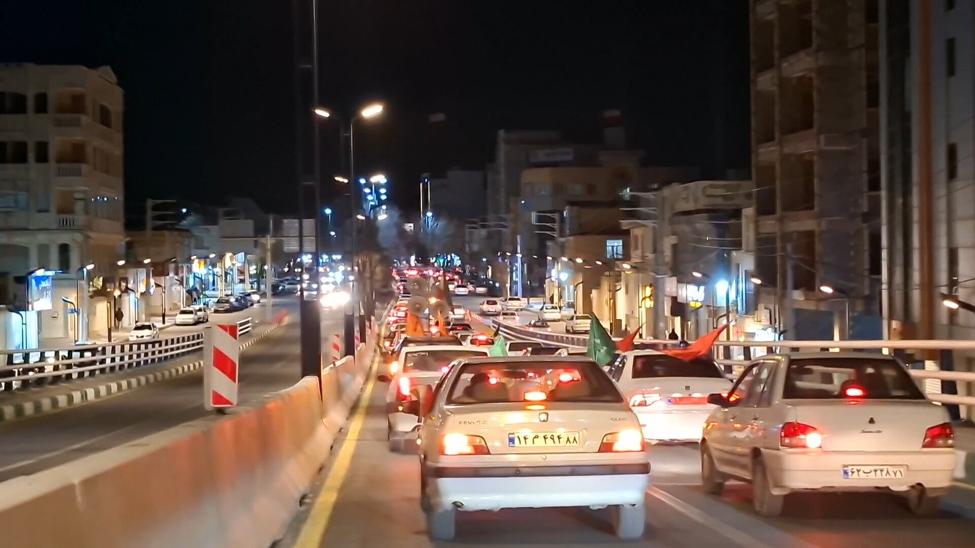 ولایتمداران بام ایران اقتدار خود را با رژه خودرویی نشان دادند+ فیلم