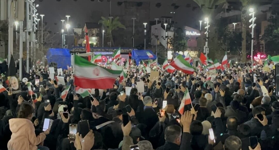 فرزندان سیدعلی در میدان شهدای ذهاب رشت‌ ای میهن خدایی می‌خوانند+فیلم