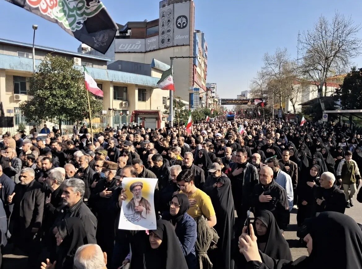مردم گیلان بار دیگر با شهدای خود بیعت کردند/ تشییع پیکر ۷ شهدای گیلانی جنگ تحمیلی آمریکایی-صهیونی+فیلم